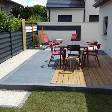 terrasse repas mix matières bois grès cérame bordure contour marche niveaux jardinière occultation aménagement Acti Sud Paysage paysagiste Dijon