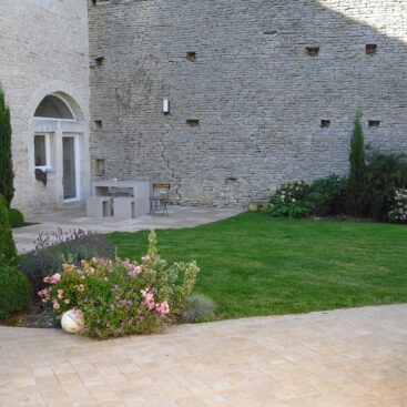 revêtements sols extérieurs pierre naturelle Châtillonnais jardin massif Acti Sud Paysage paysagiste Dijon